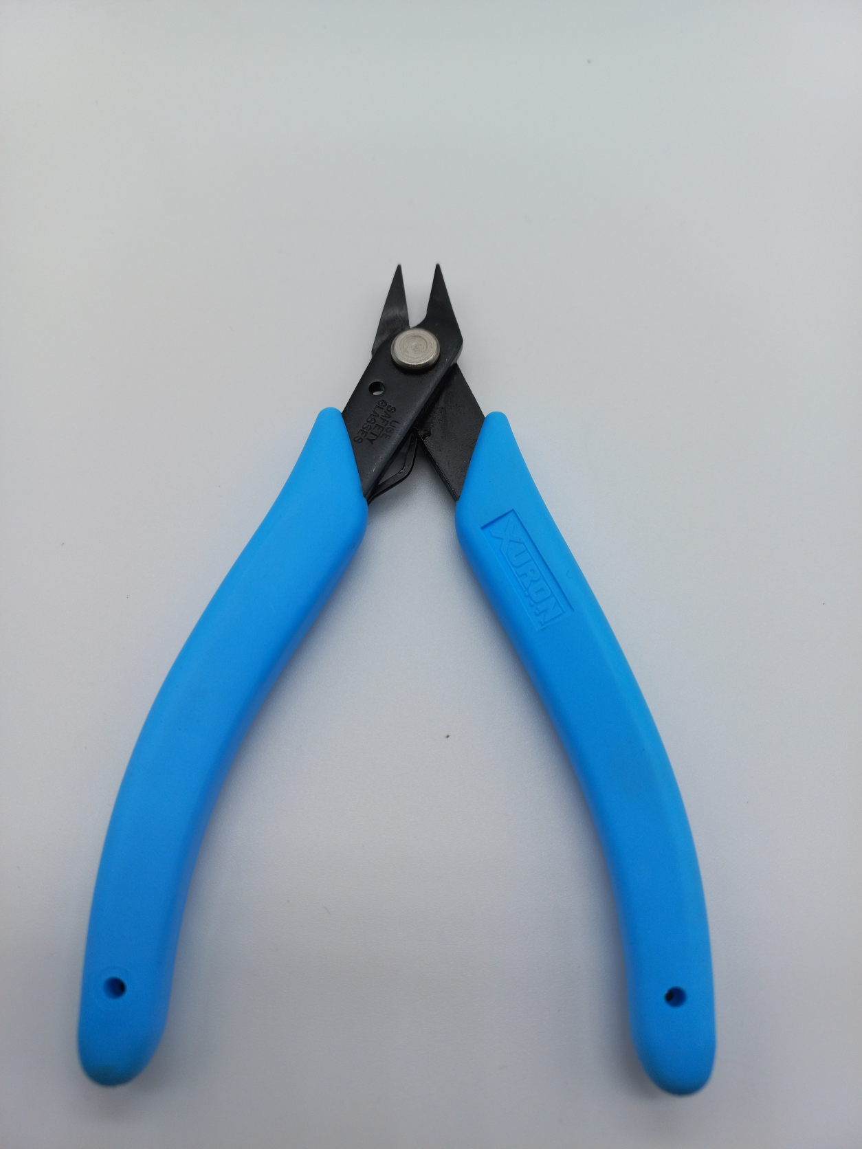 XURON 483 Short Flat Nose Plier – Toms Ringshop